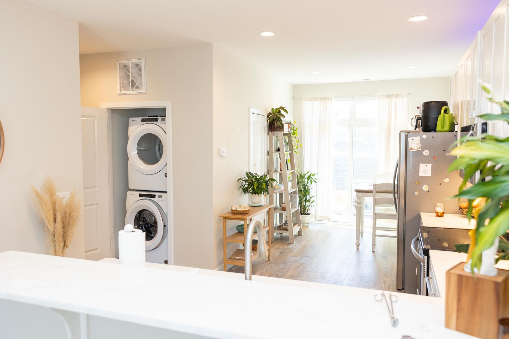 Modern Downtown Townhouse for Rent – photo 4