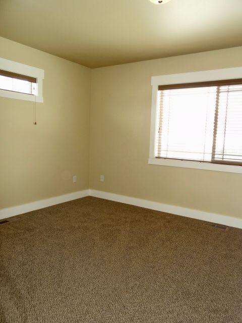 1607 Ave E – photo 5