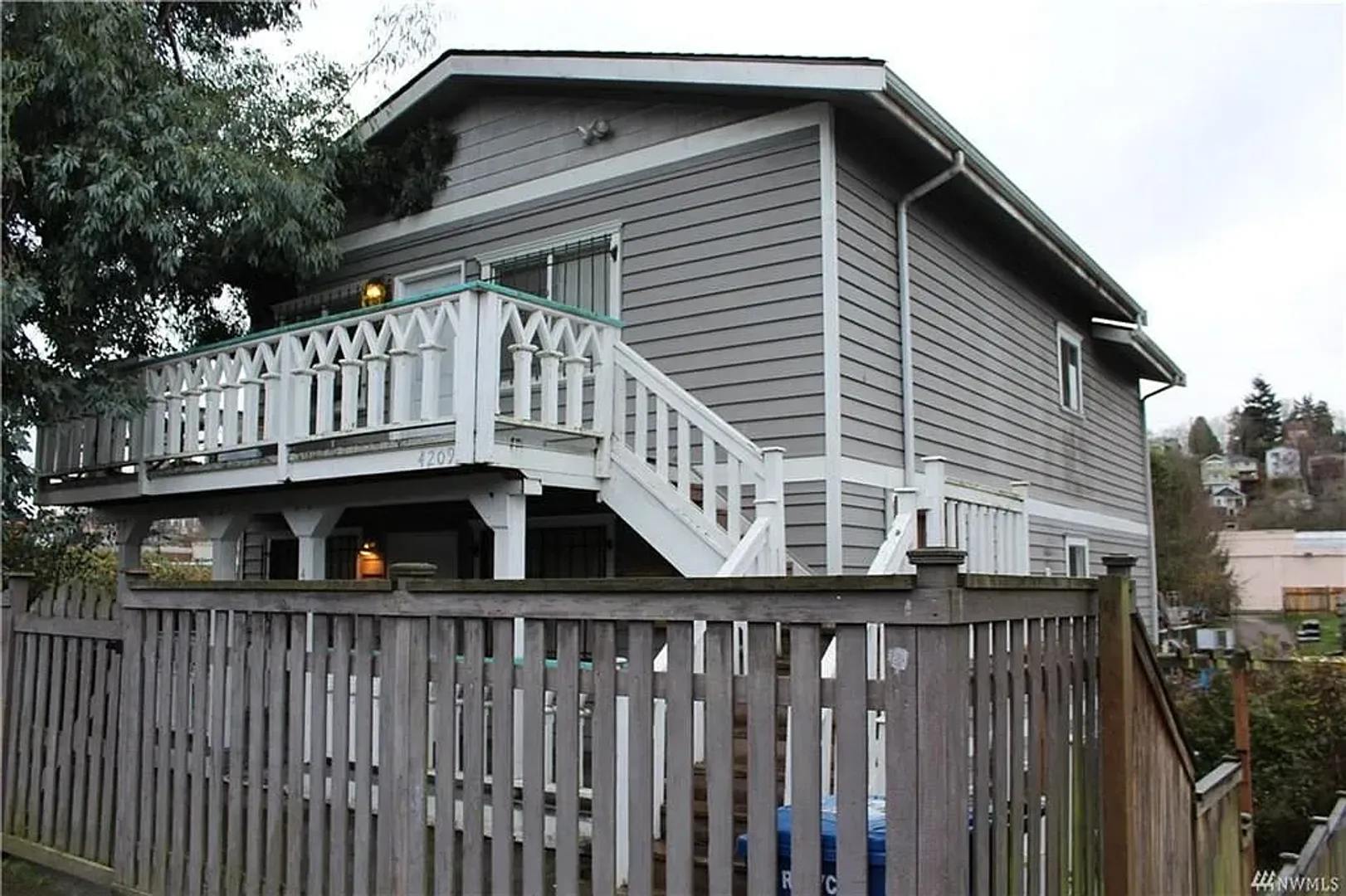 4Bd/1Ba Seattle Condo – photo 1