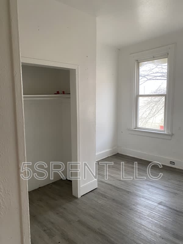 1048 Marshall Ave Apt 5 – photo 2