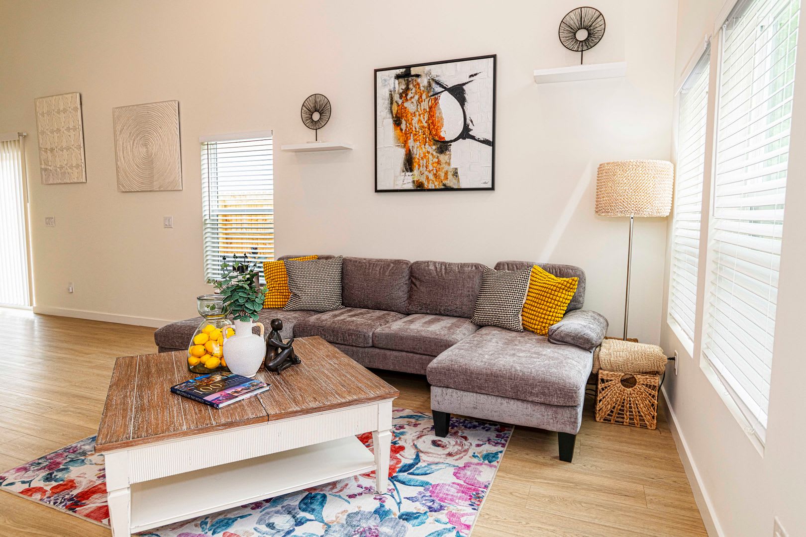 Spacious Fully Furnished 3Br 3Ba Home In A Quiet Neighborhood Near Downtown And Beaches Featuring Private Baths Outdoor Seating Areas Fenced Yard And Modern Comforts Perfect For Short Or Long Term Stays – photo 4