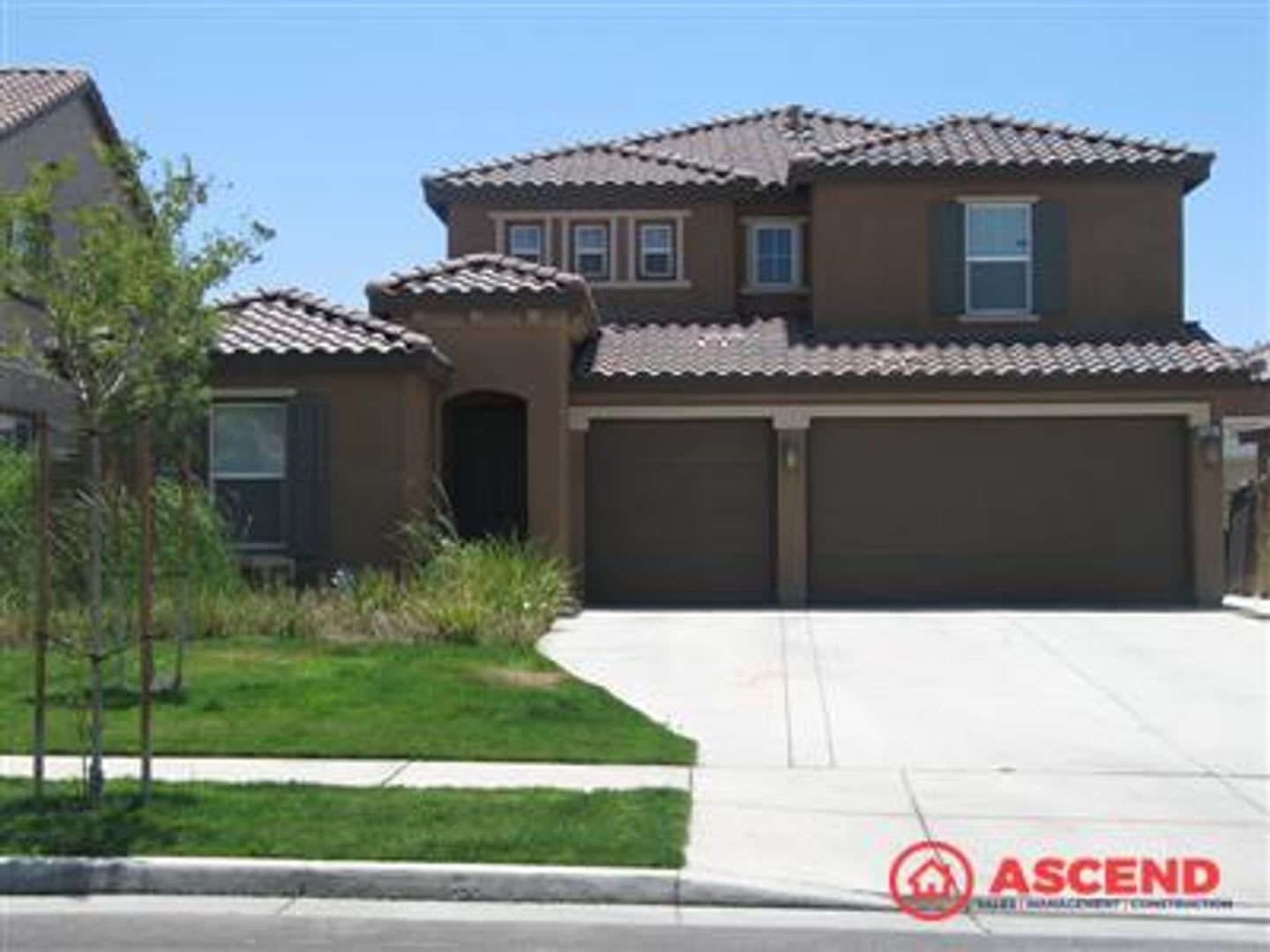 Lovely Two-Story Home with a Pool – photo 1