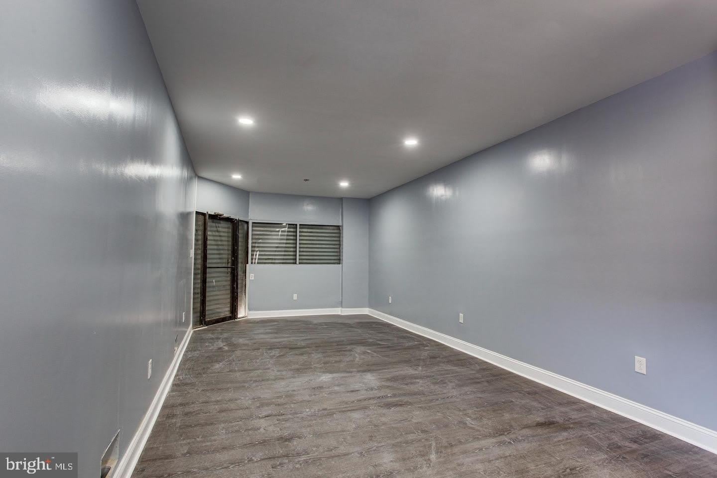 433 W SOMERSET Street – photo 2
