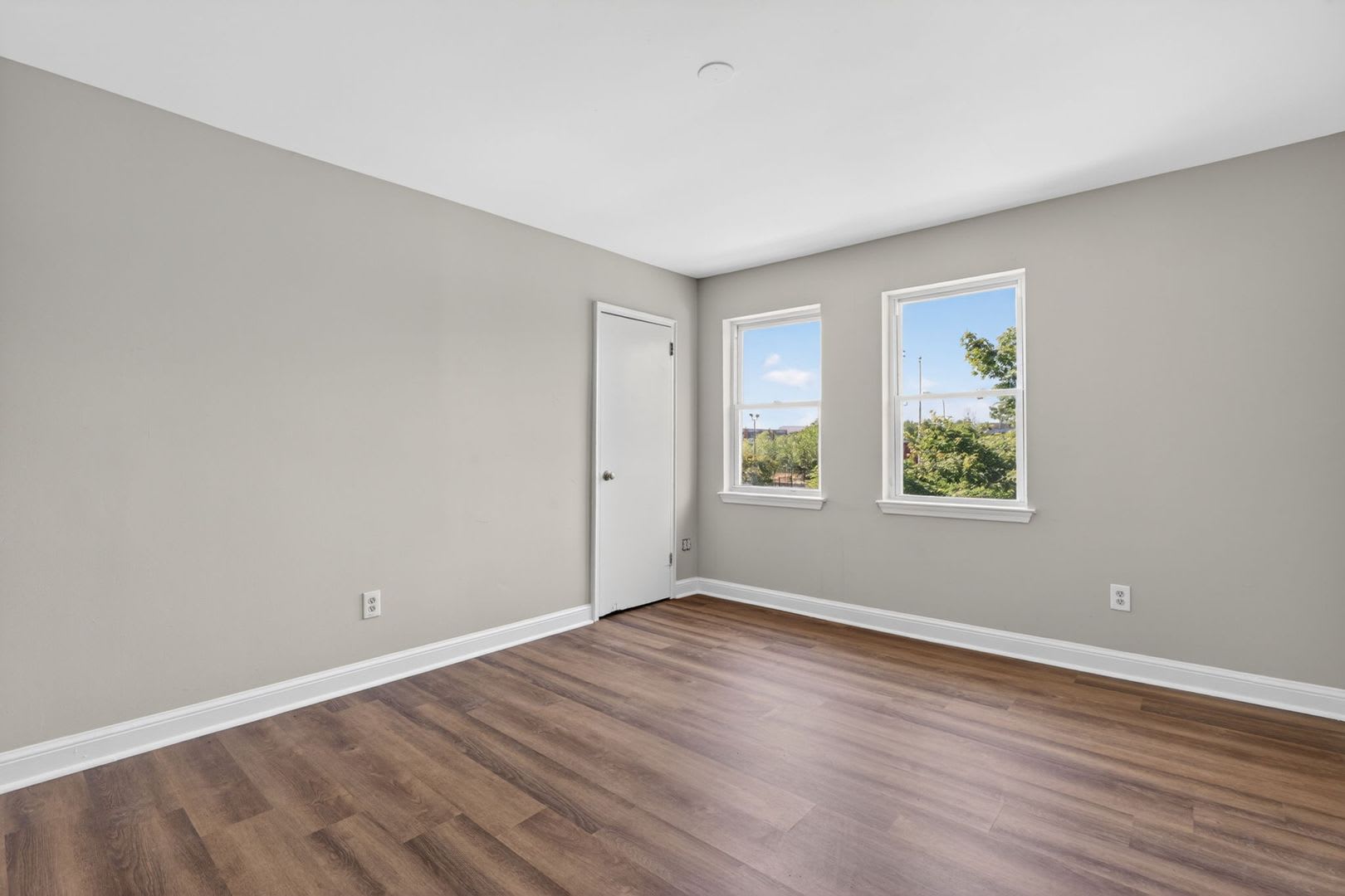1BD 1BA with Refreshed Interior & In-Unit Laundry – photo 4