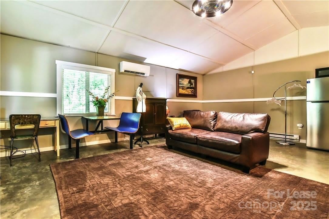 543 College Street – photo 4