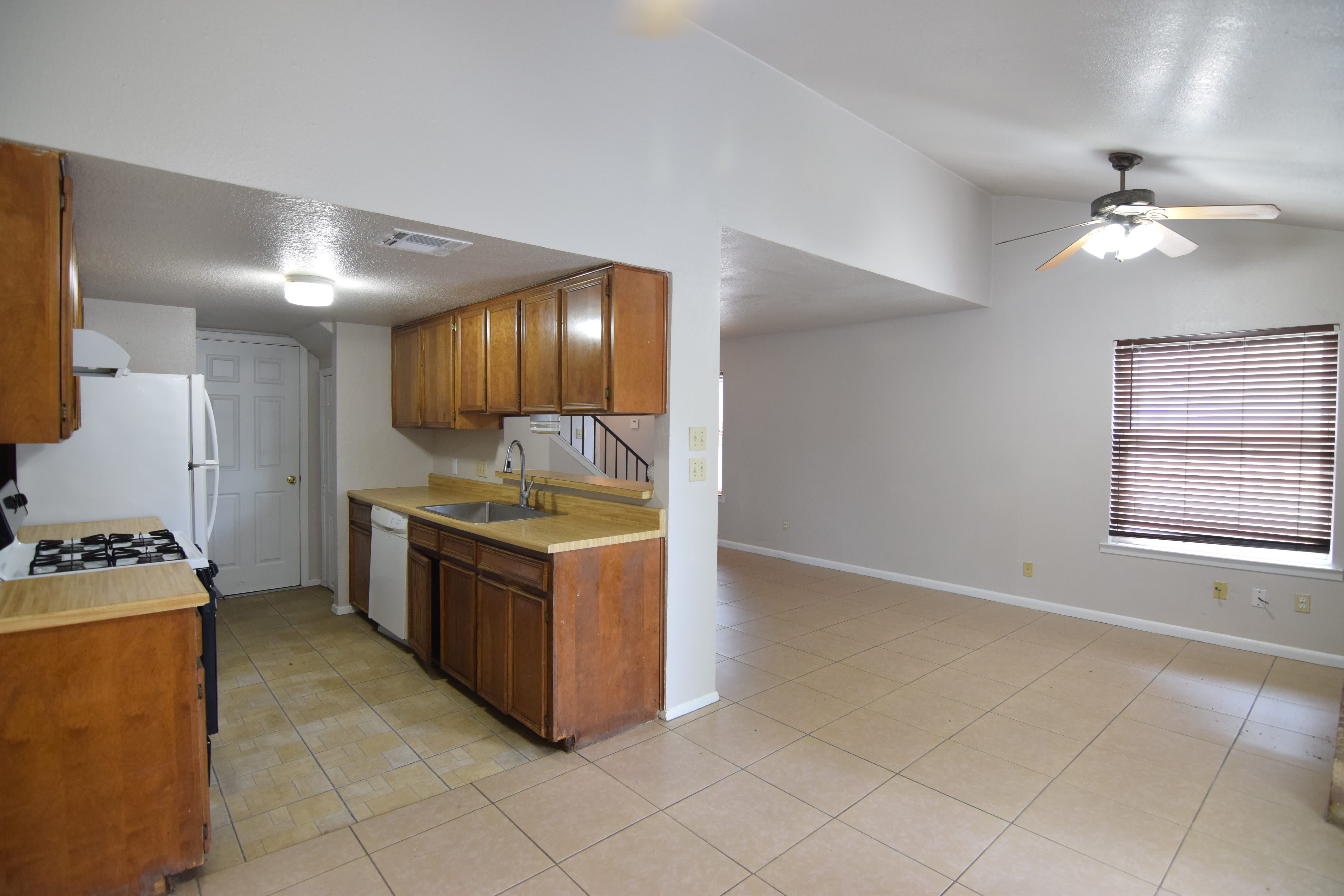 2403 Skylark Cir – photo 4