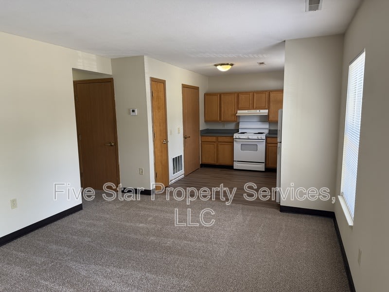 799 Titan Ct – photo 3