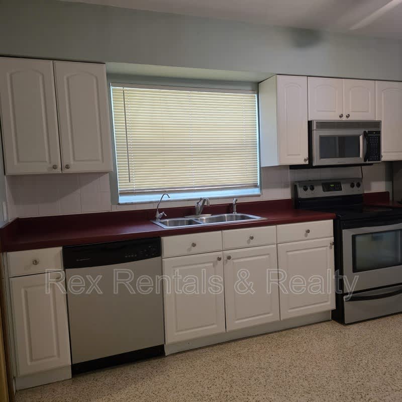 3229 30th Street North – photo 4