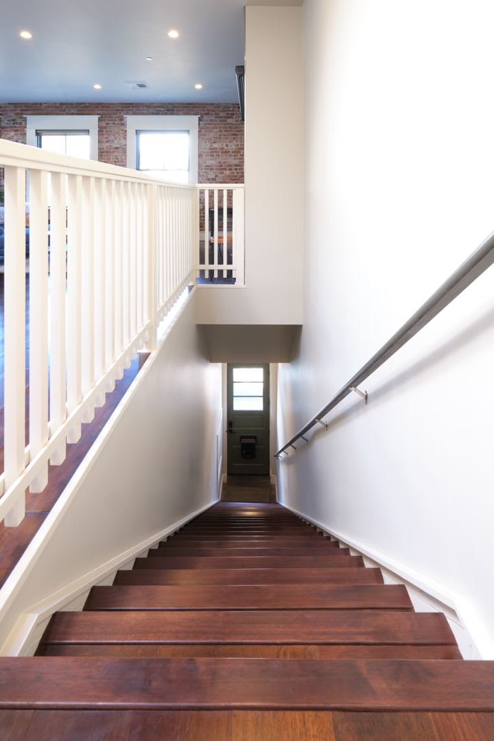 Furnished 2 Bdrm/2 Bath Condo in the Heart of Downtown Ashland! – photo 3