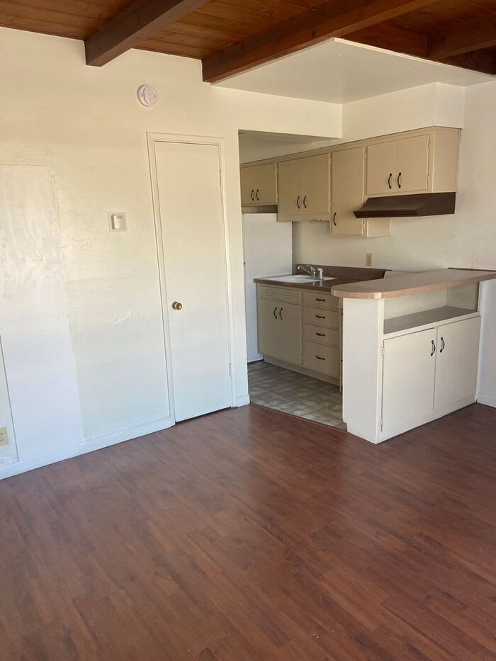 1350 North Craycroft Road – photo 2