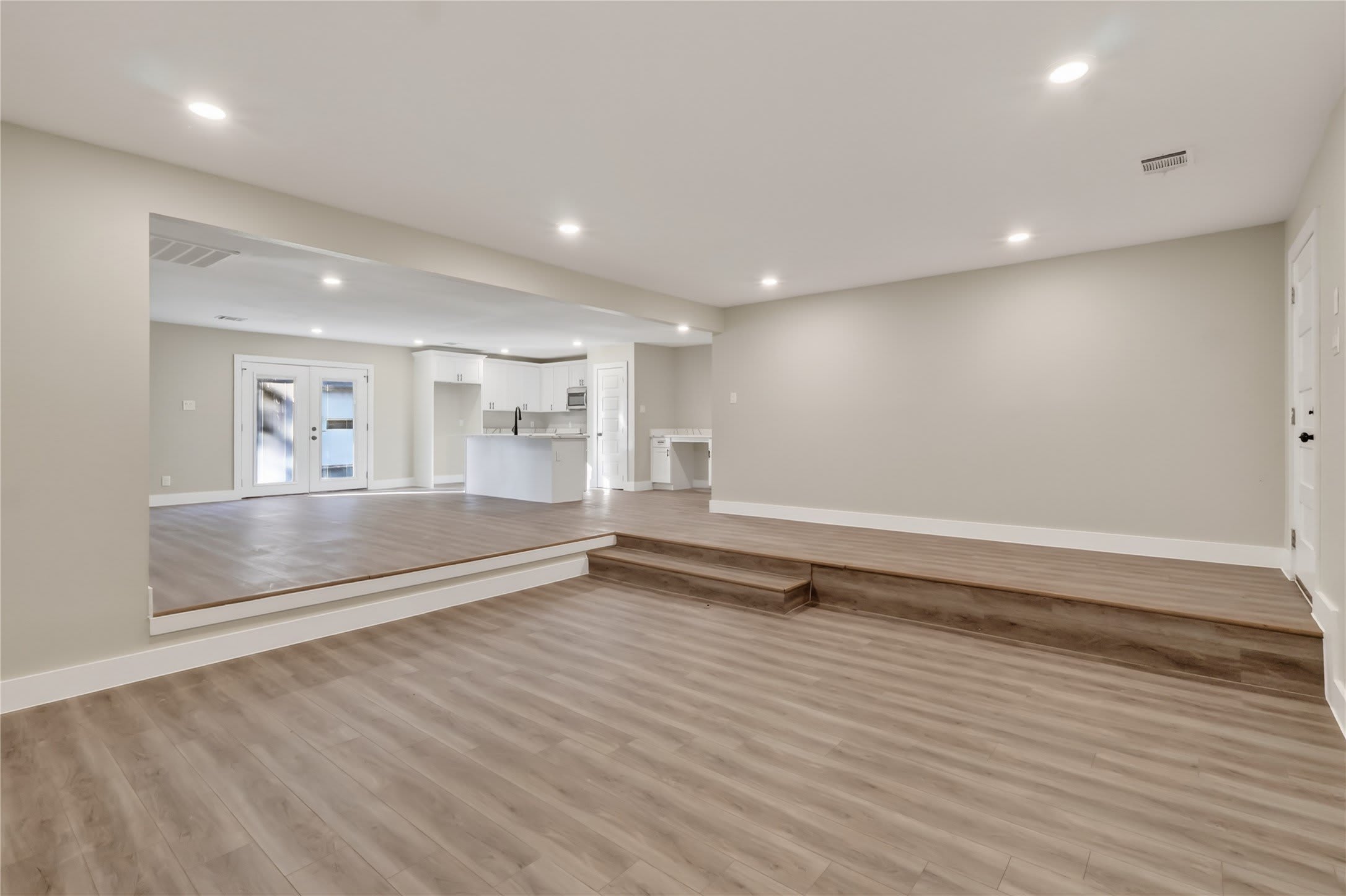 209 W 9th Street – photo 4