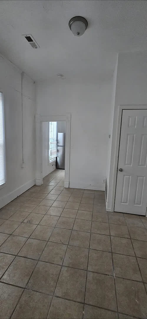 1050 W State St – photo 3