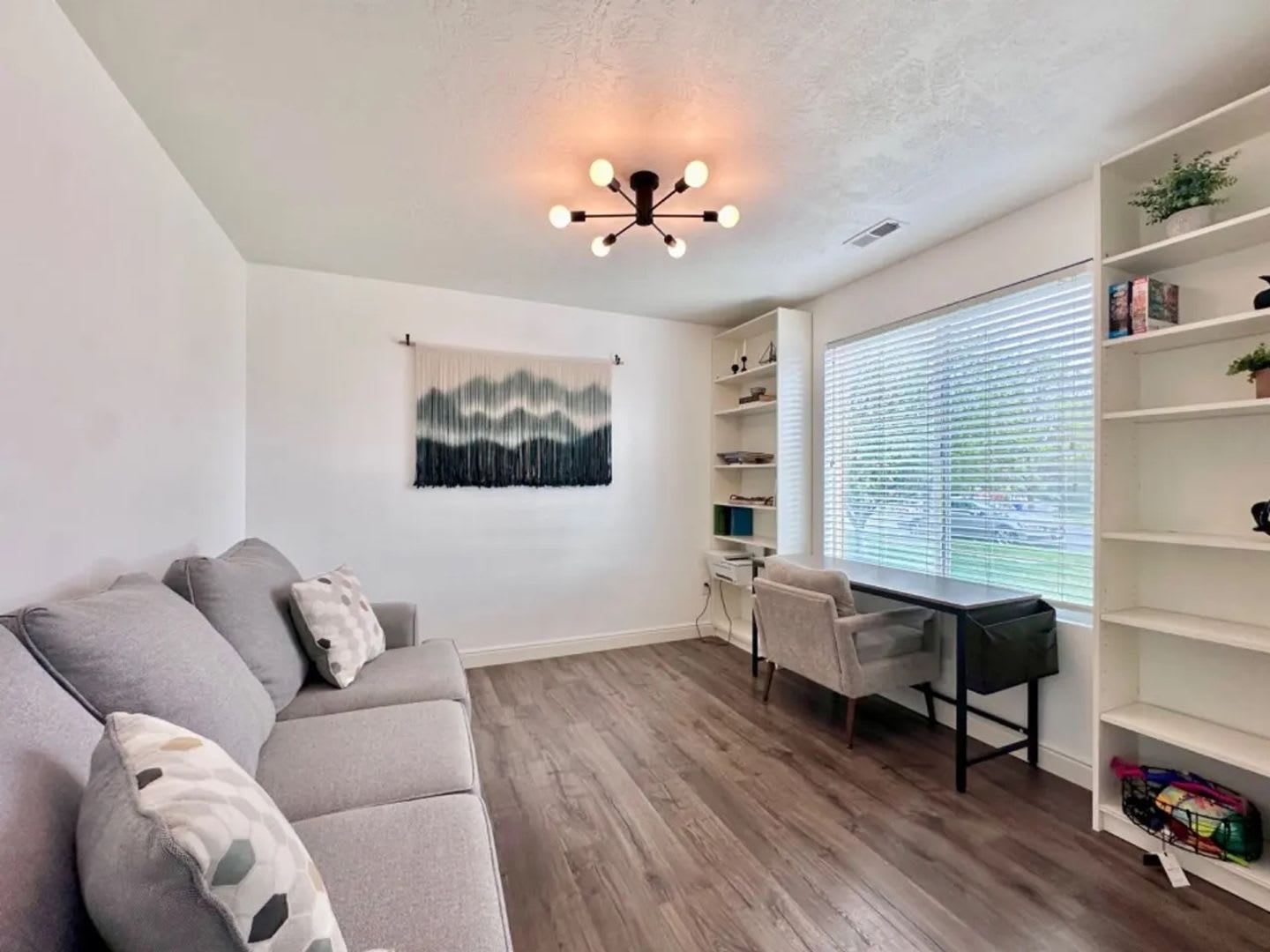 Gorgeous And Spacious 5 Bedroom House – photo 3