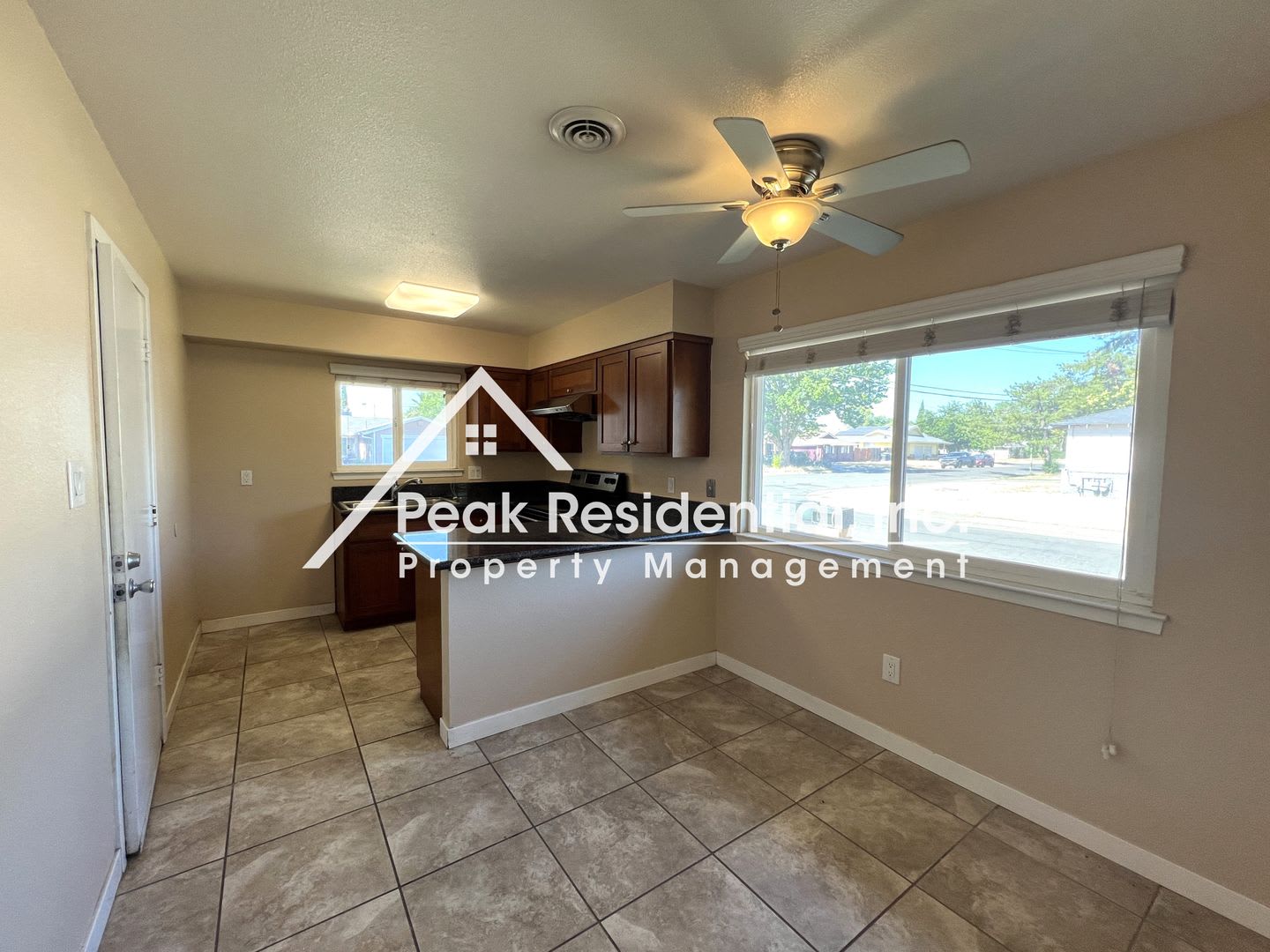 Wonderful 2bd/1ba Duplex with 1 Car Garage – photo 5