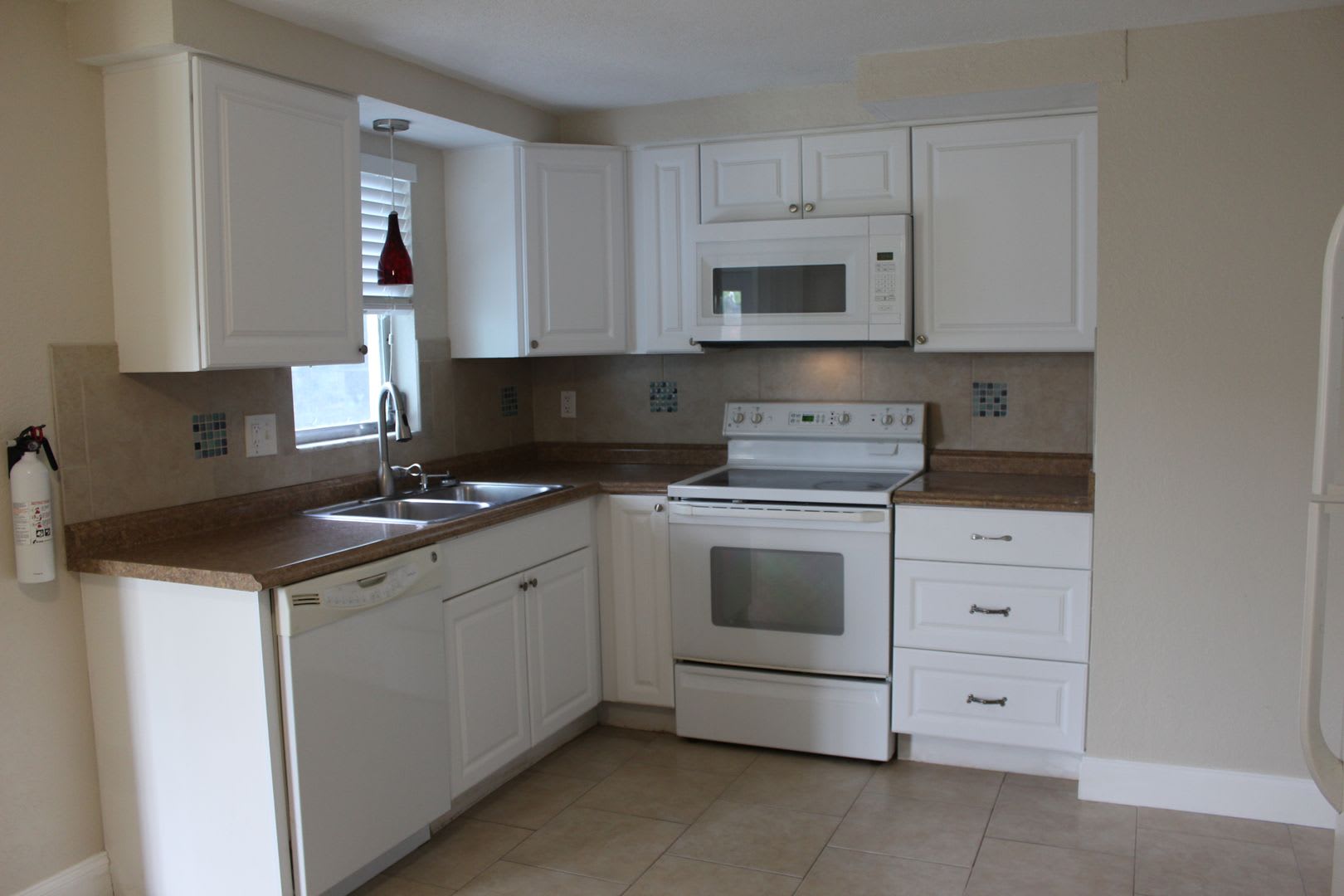 1 Bedroom 1 Bath All Utilities Incl Apt – photo 2
