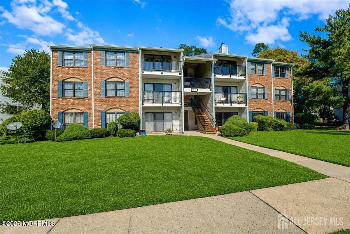 341 Danbury Lane – photo 2