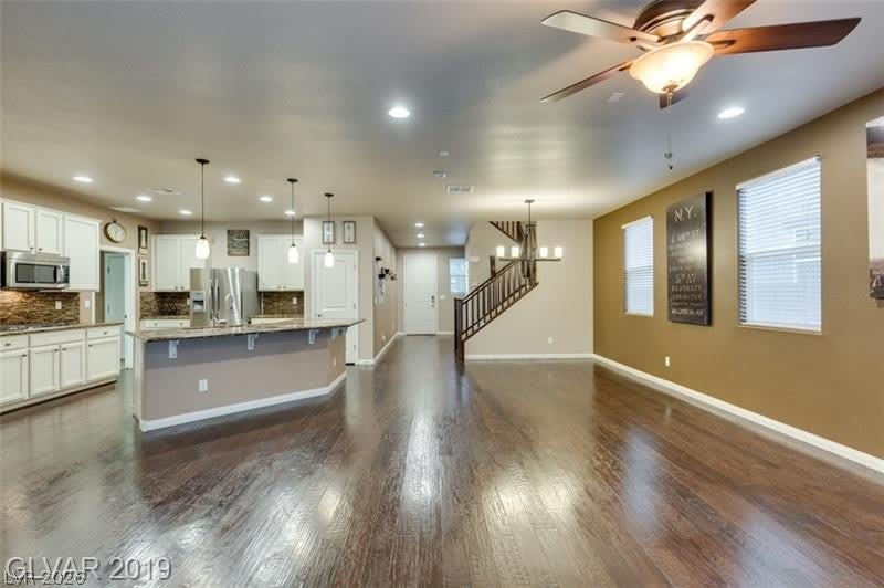 1077 Hickory Park Street – photo 3