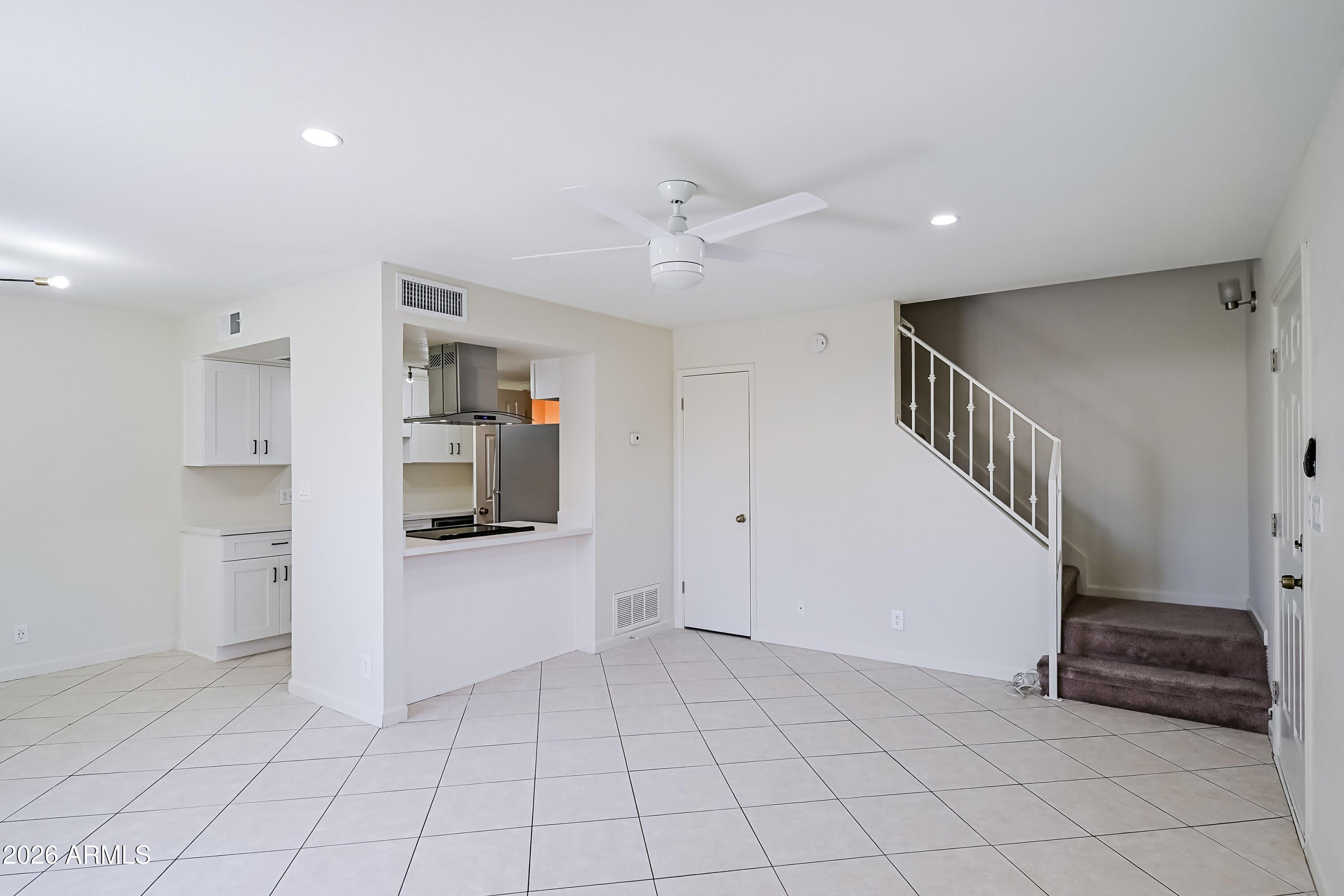 1237 E LAWRENCE Lane – photo 3
