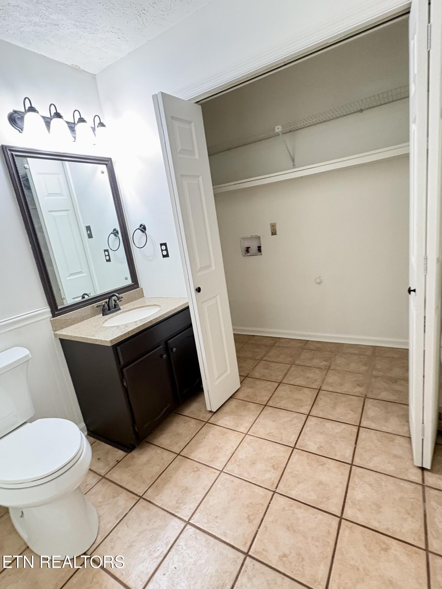 1005 Harbour Shore Drive – photo 3