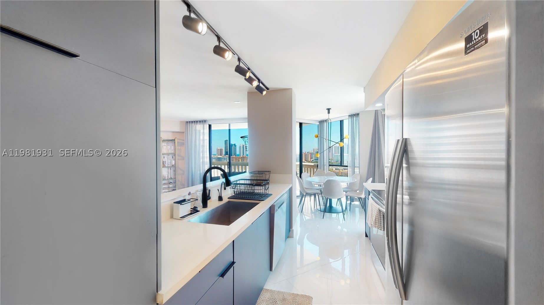 1000 Island Blvd – photo 3