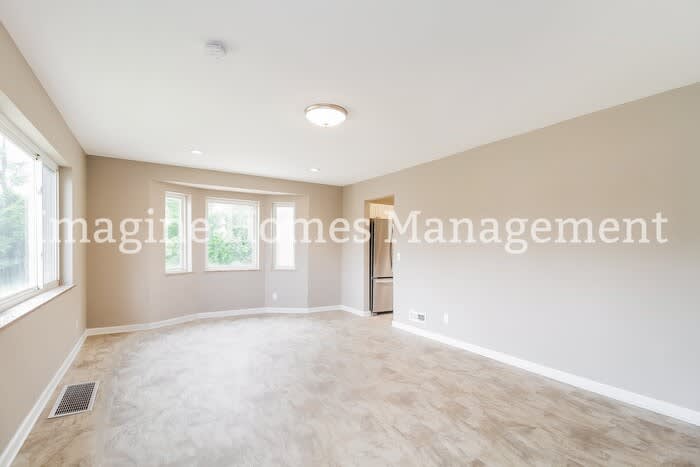 8587 Kenwood Road – photo 4