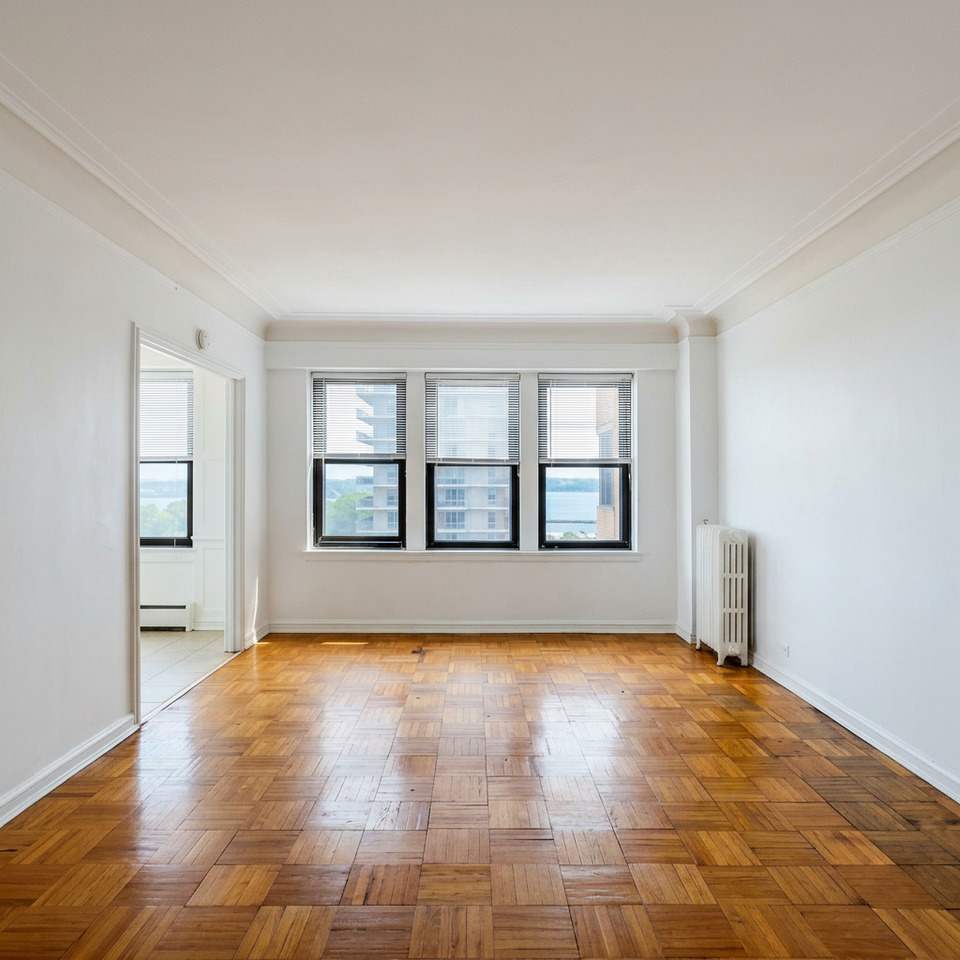 East Jefferson Apartments – photo 1