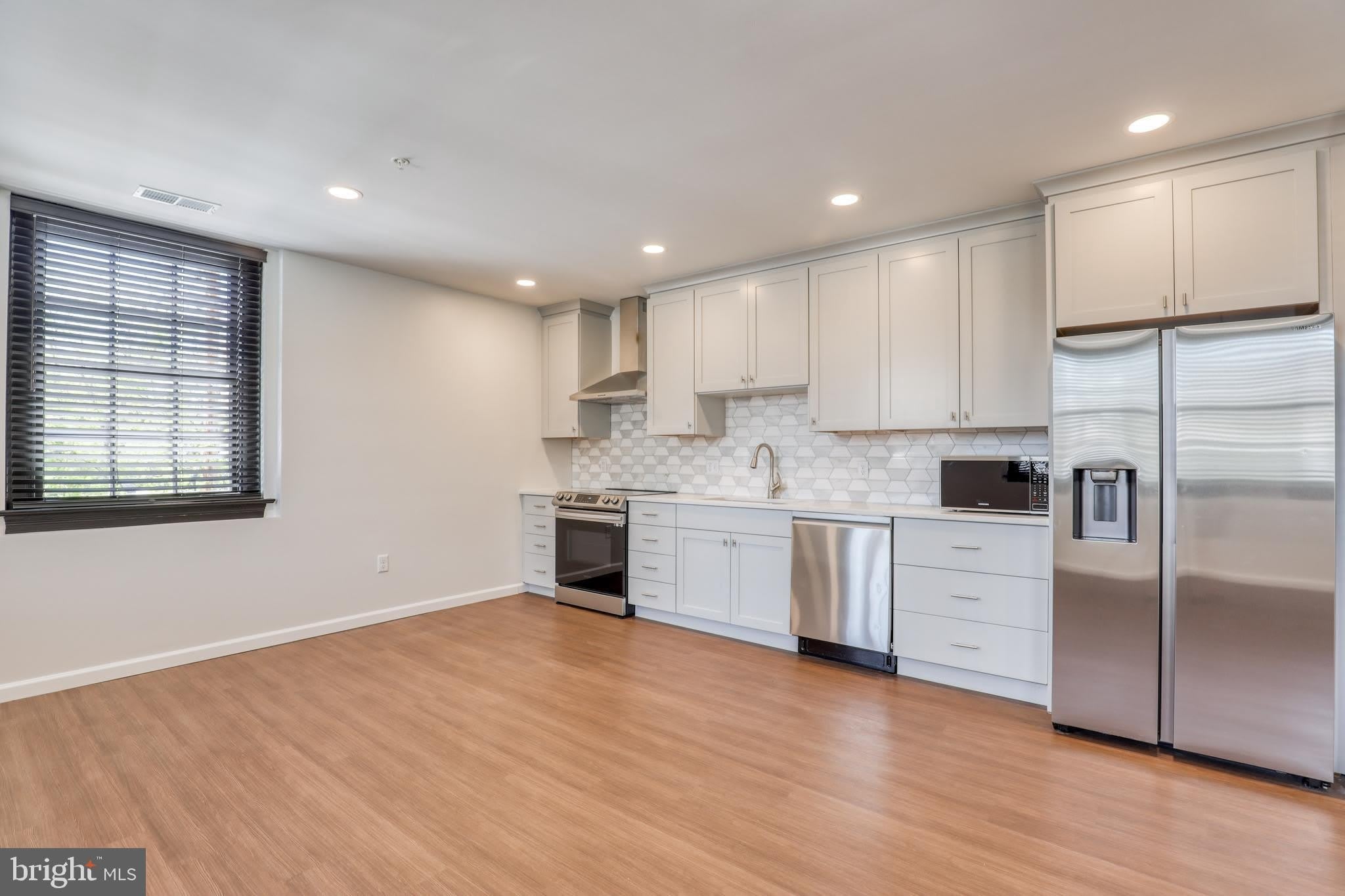 210 E BOSCAWEN ST – photo 4