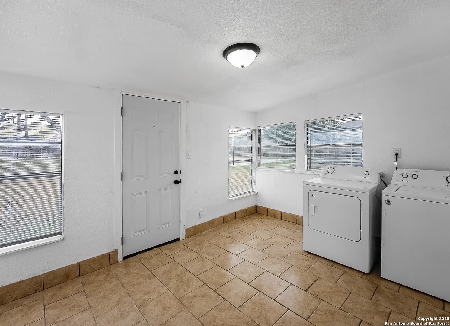 122 STOLNET ST – photo 5