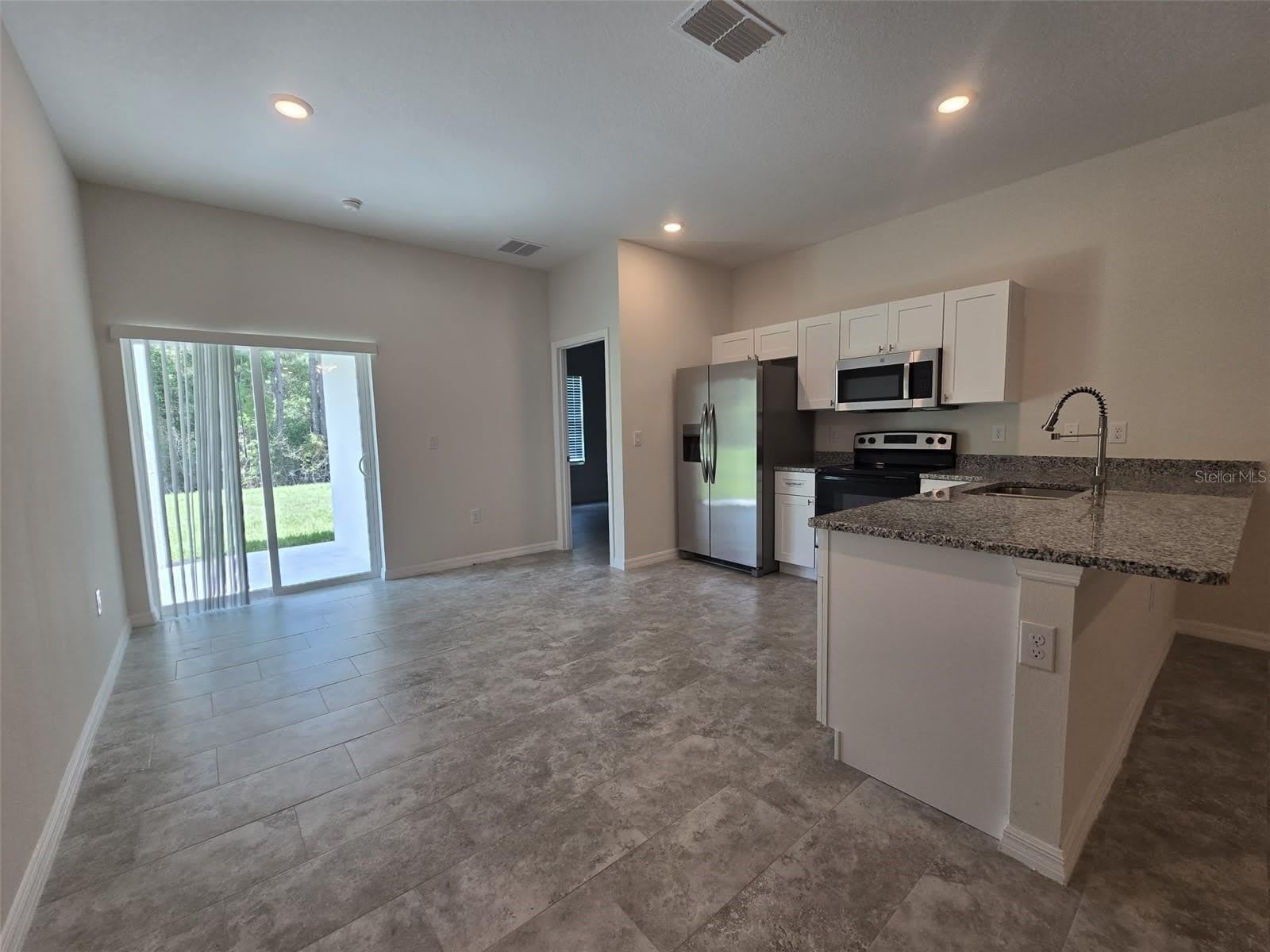 2025 DUNBAR ST – photo 3