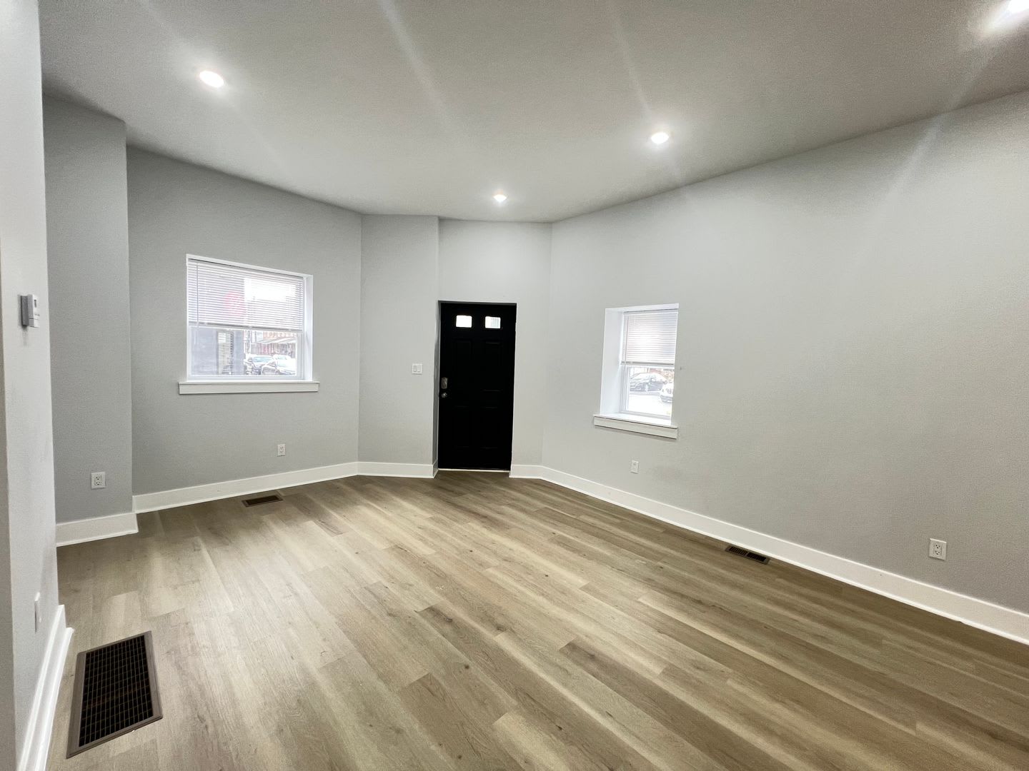 Renovated 4bd/2 bath House with Rear yard!! SECTION 8 ONLY!! – photo 2