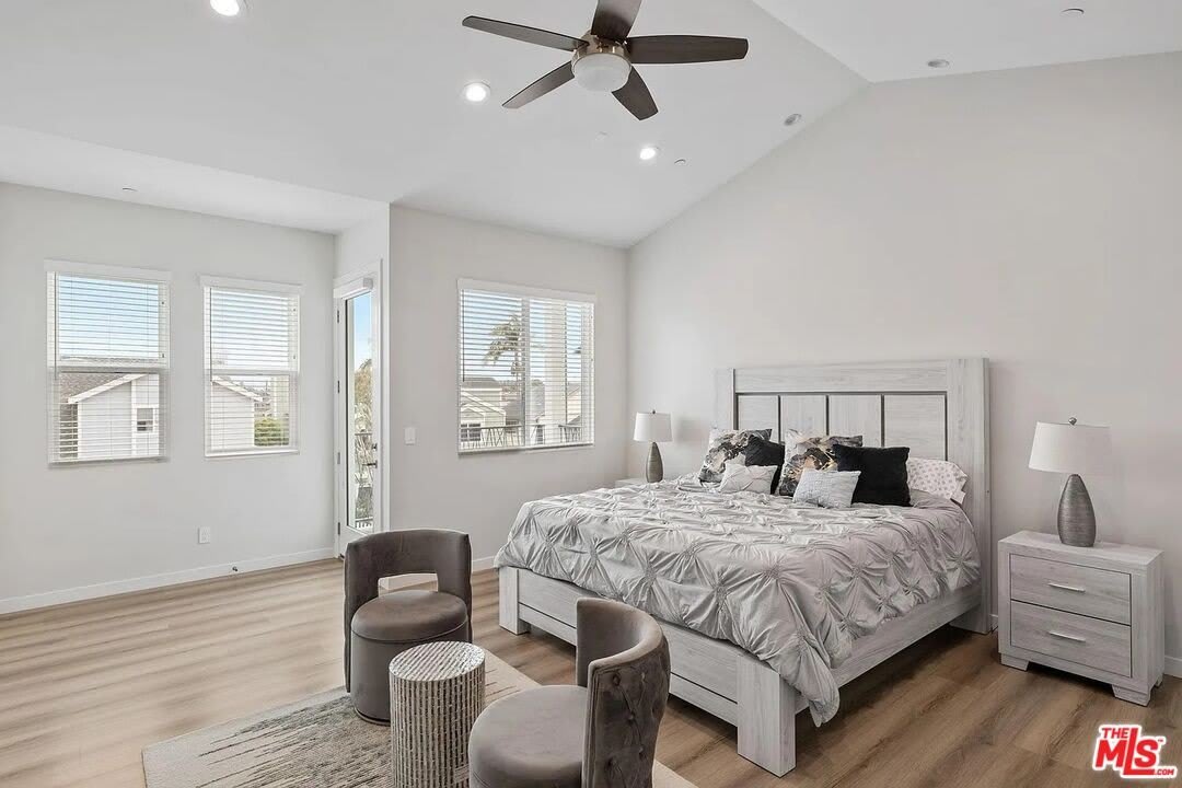 2423 Curtis Ave – photo 5