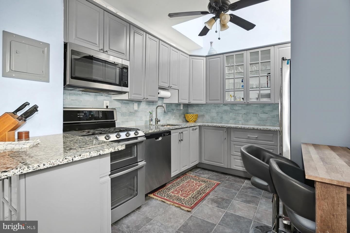 1669 COLUMBIA RD NW #401 – photo 1