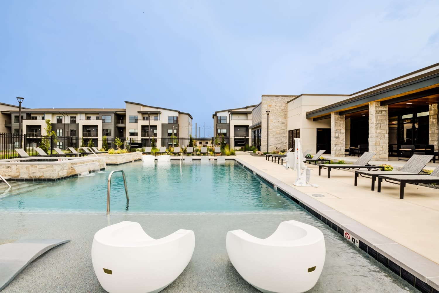 Ovation Apartments – photo 2