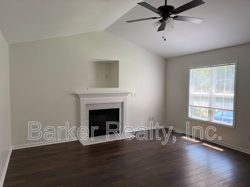 704 Southampton Drive – photo 2