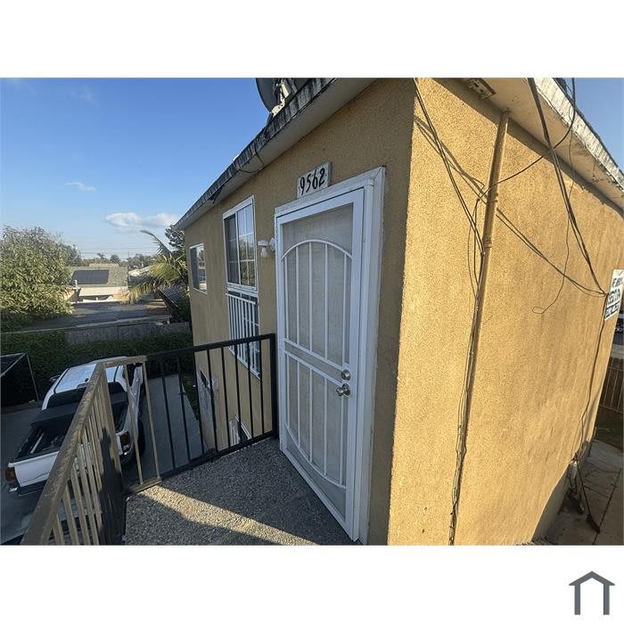 9562 Compton Avenue – photo 3