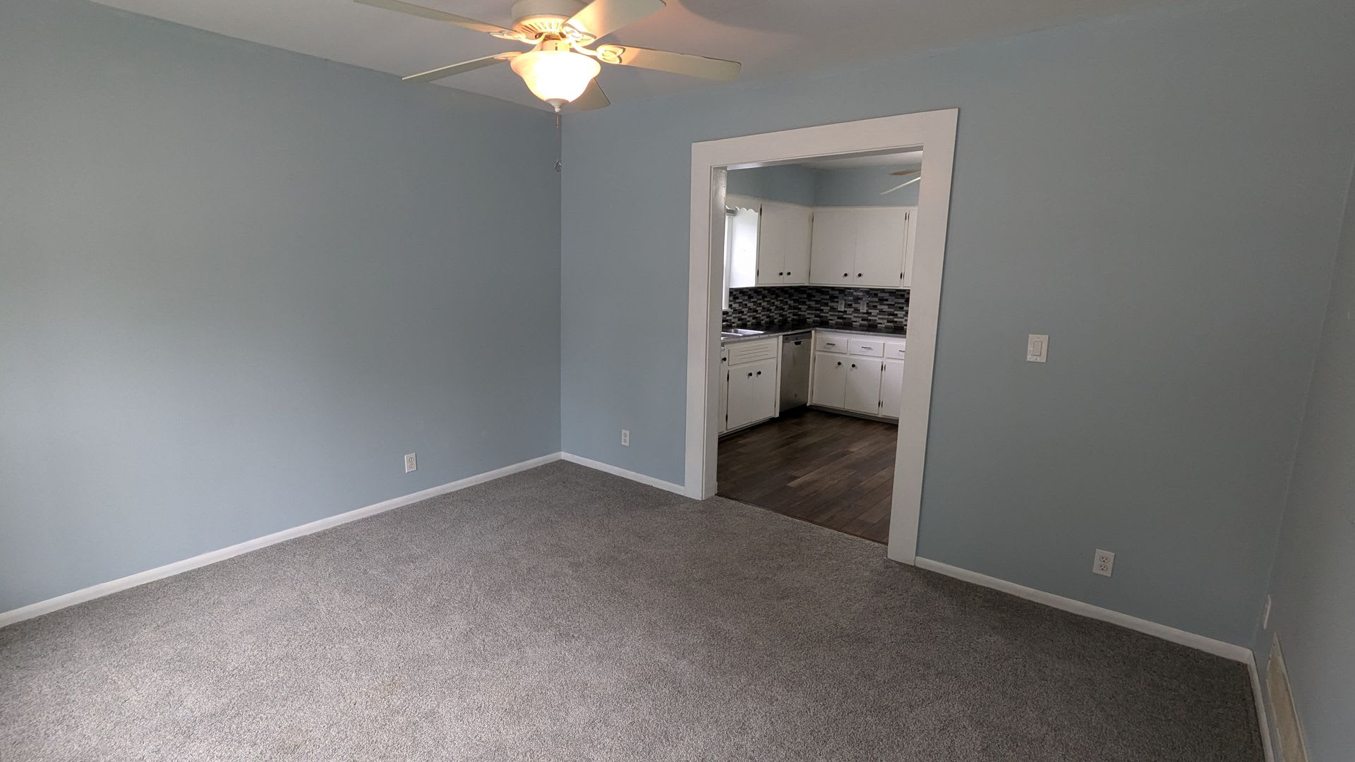 2-bedroom home close to shopping and transit – photo 3