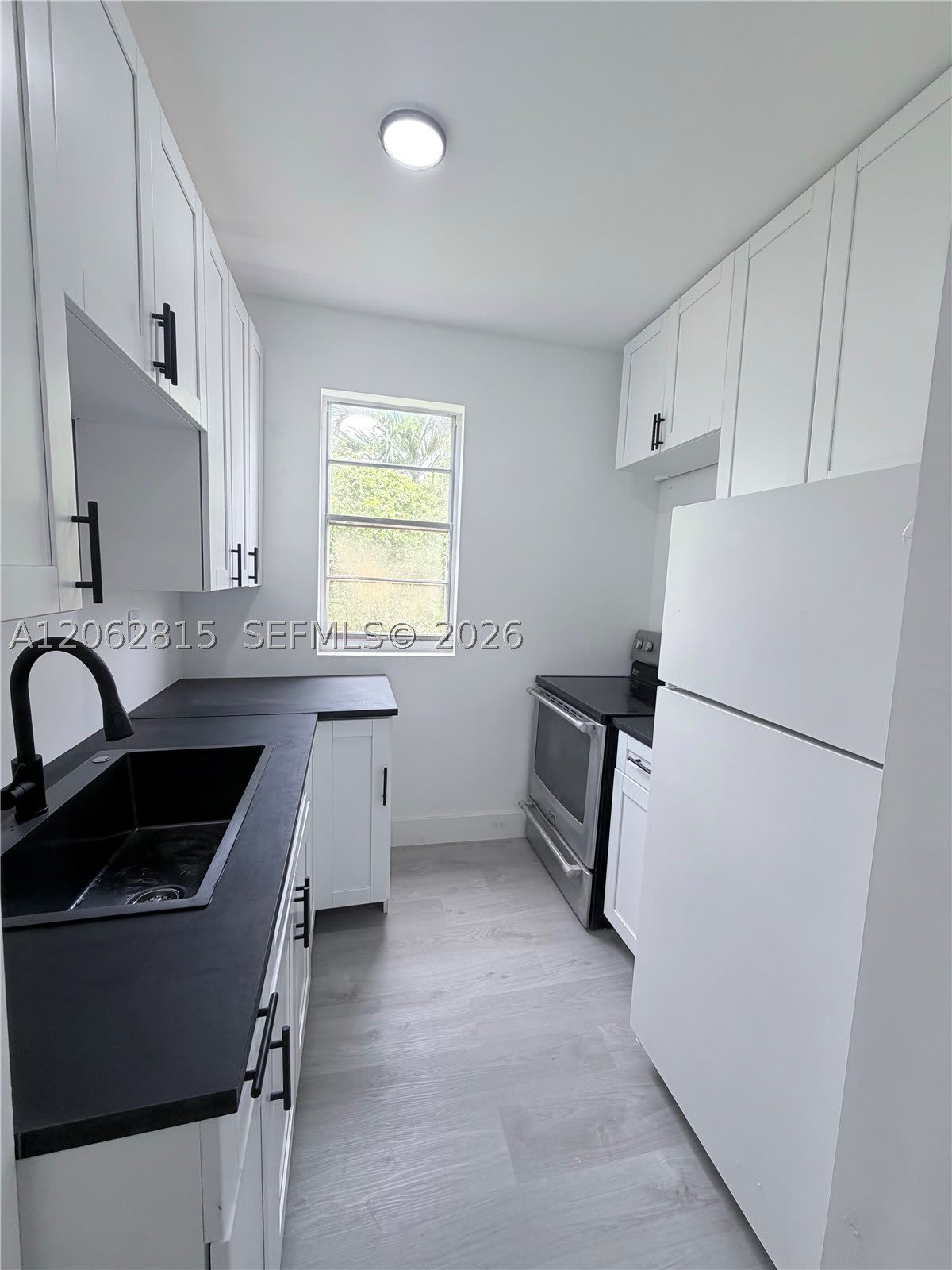 1560 SW 5th St – photo 2