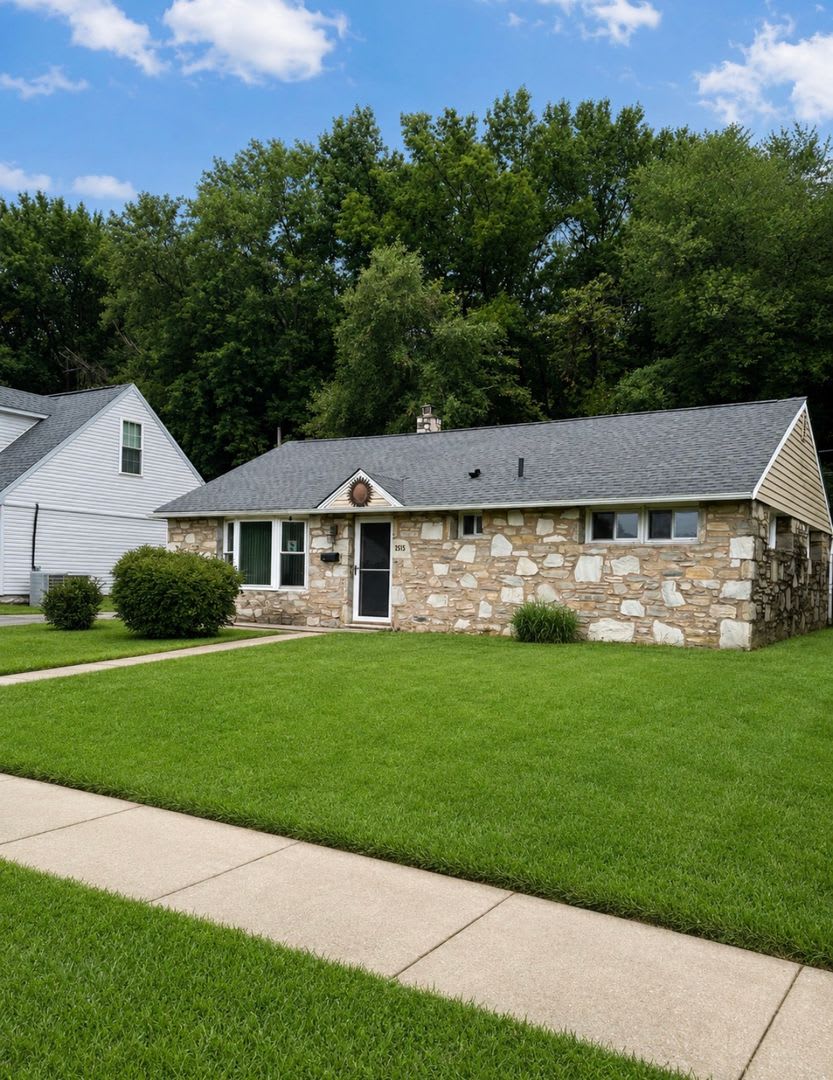 Large 3 Bedroom 1 Bath In Bristol Pa Recently Renovated Single Home With New Flooring – photo 1