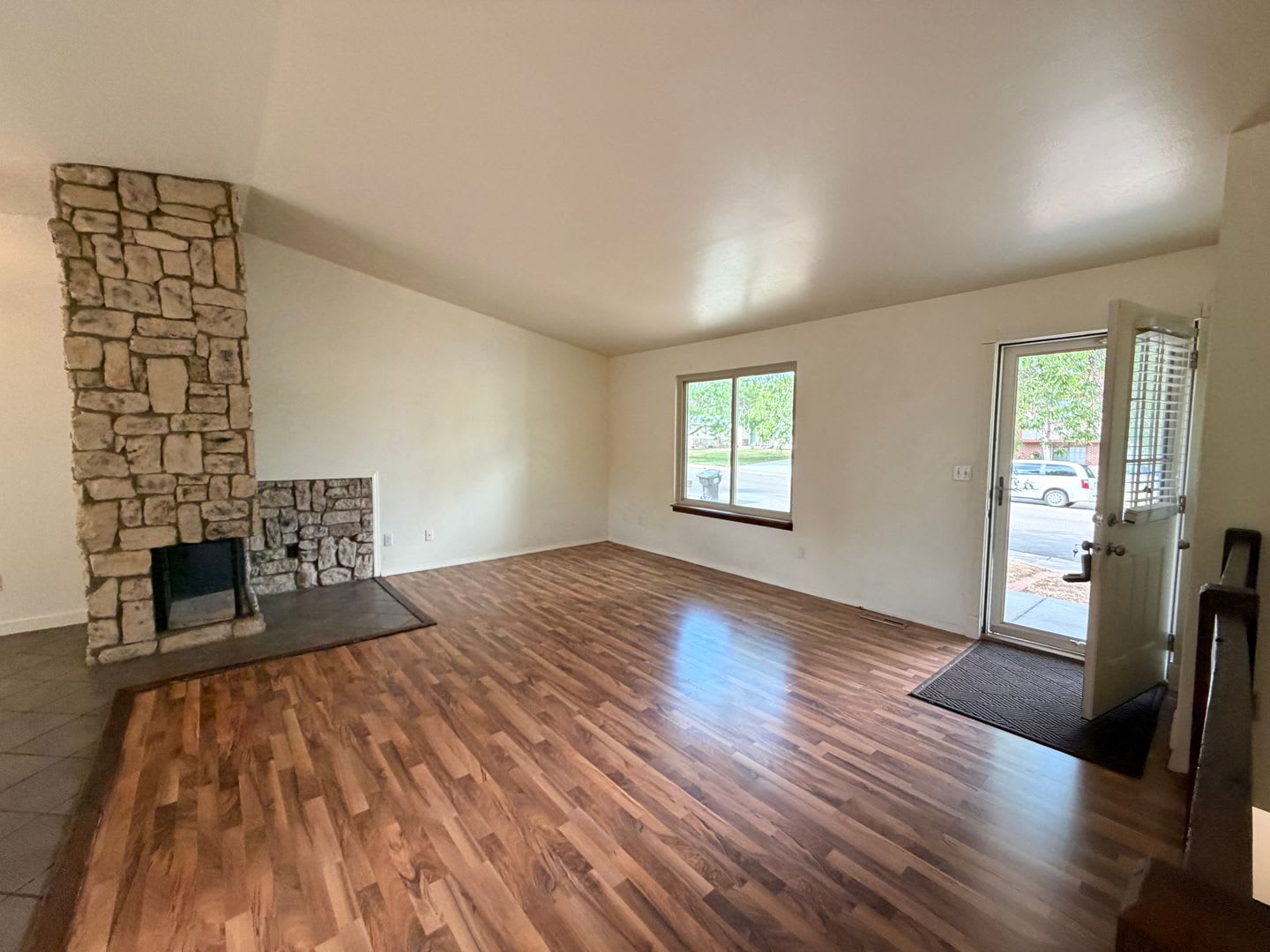 Sunlit Aurora Ranch Near Quincy Reservoir with Fully Finished Basement – photo 2