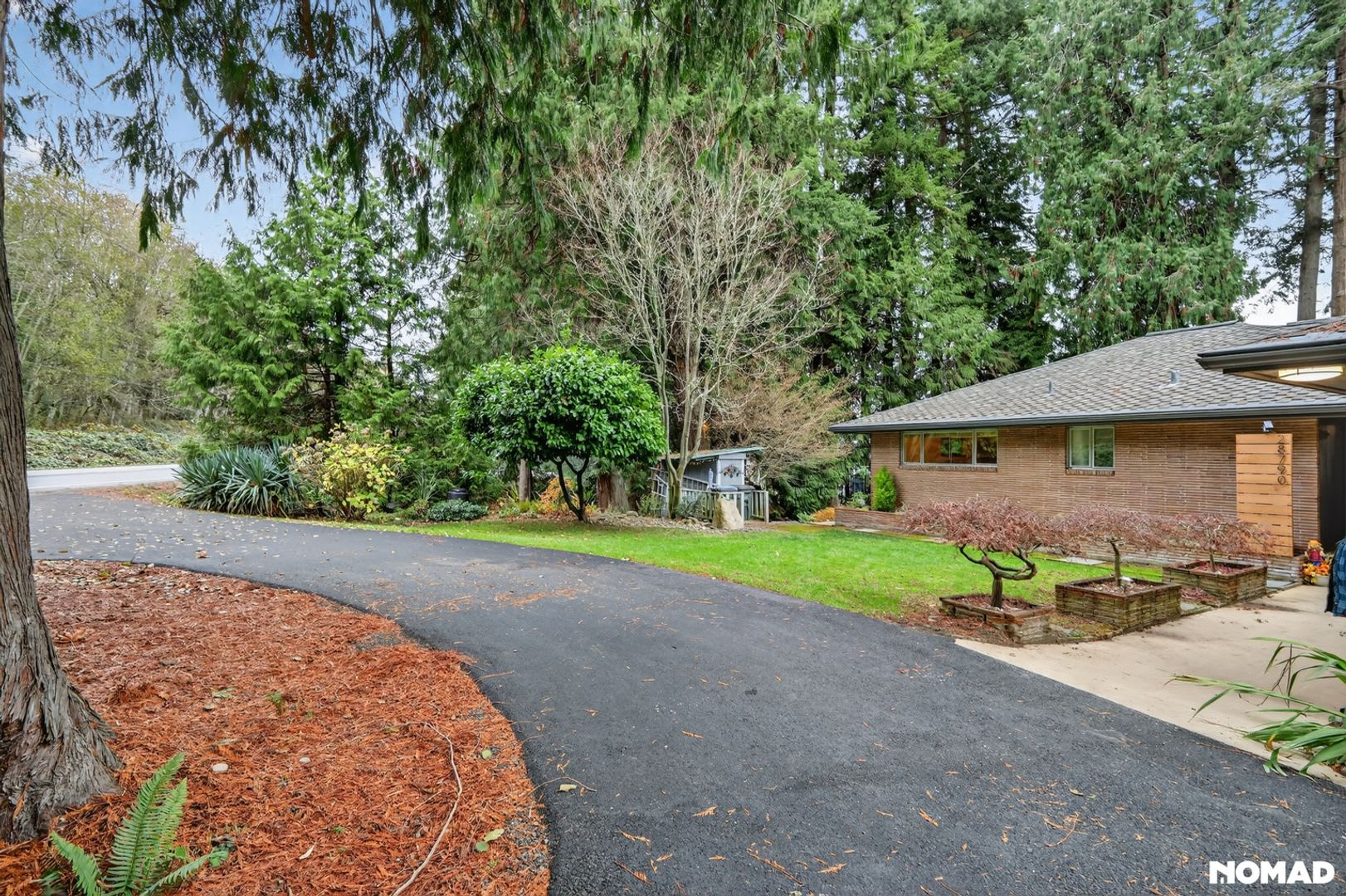 Spacious 2BR home with water views – photo 3
