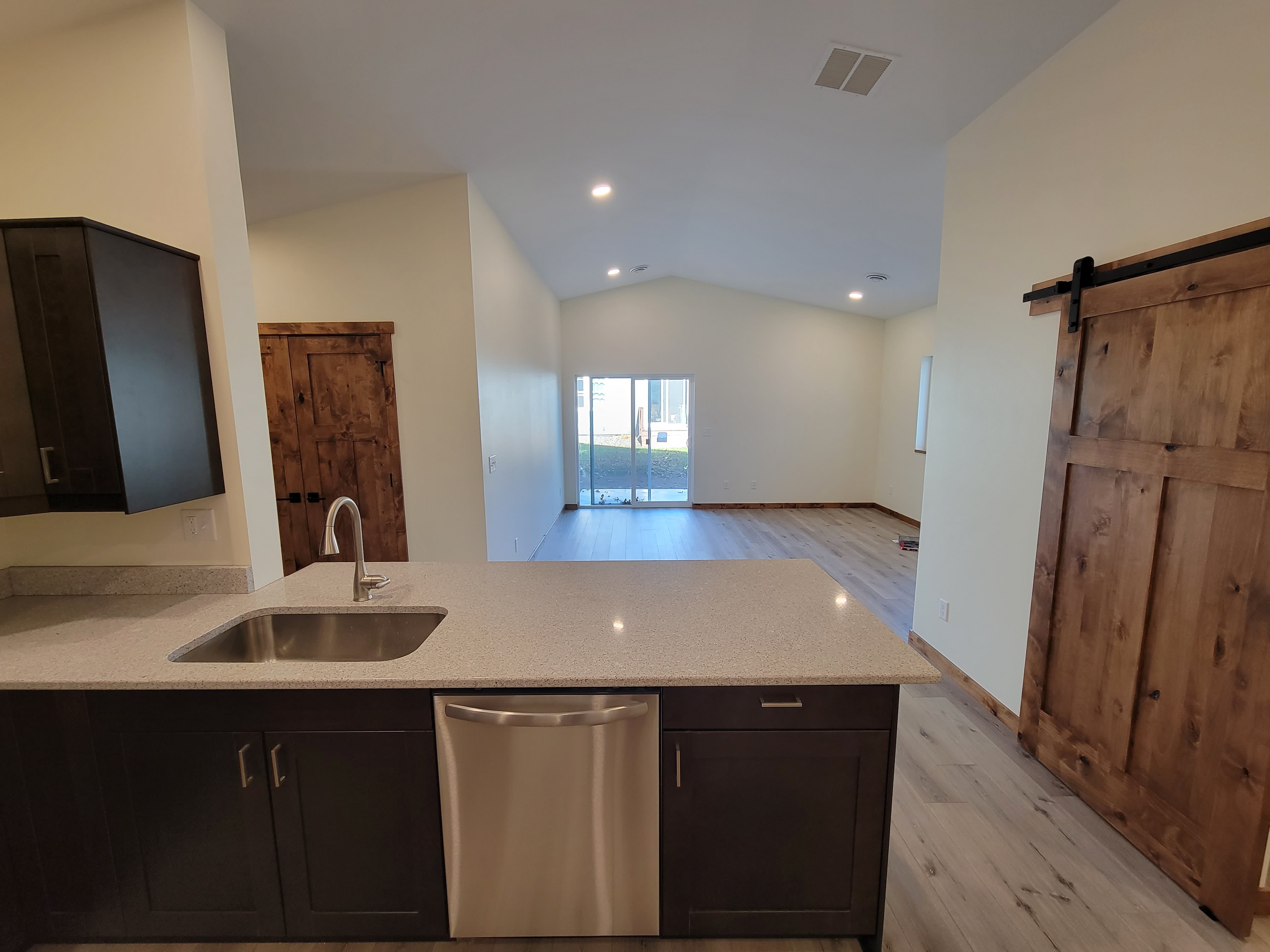 816 10Th St W – photo 4