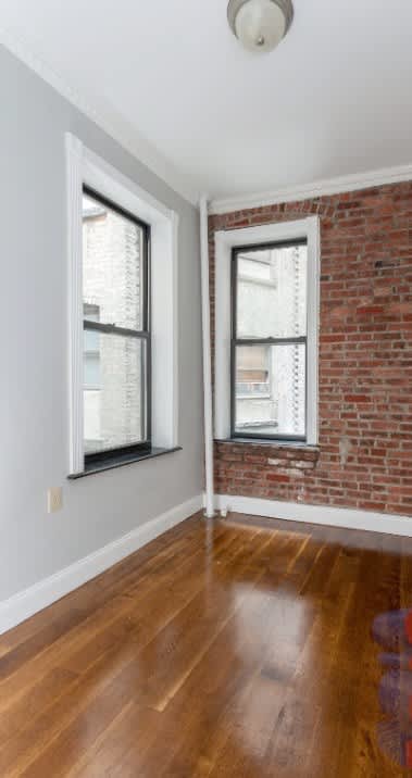 306 E 8th St – photo 3
