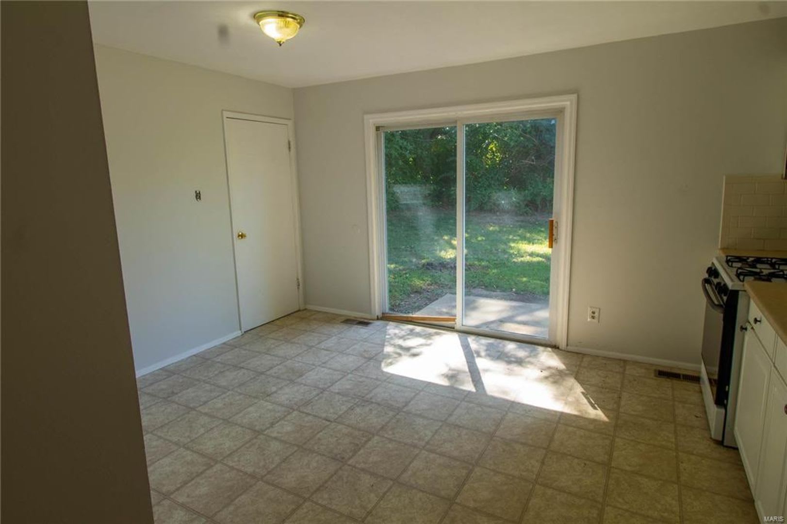 Spacious 3 bedroom 1.5 bath ranch – photo 3