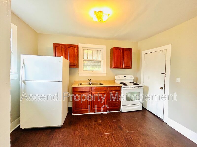 2001 Portland St – photo 5