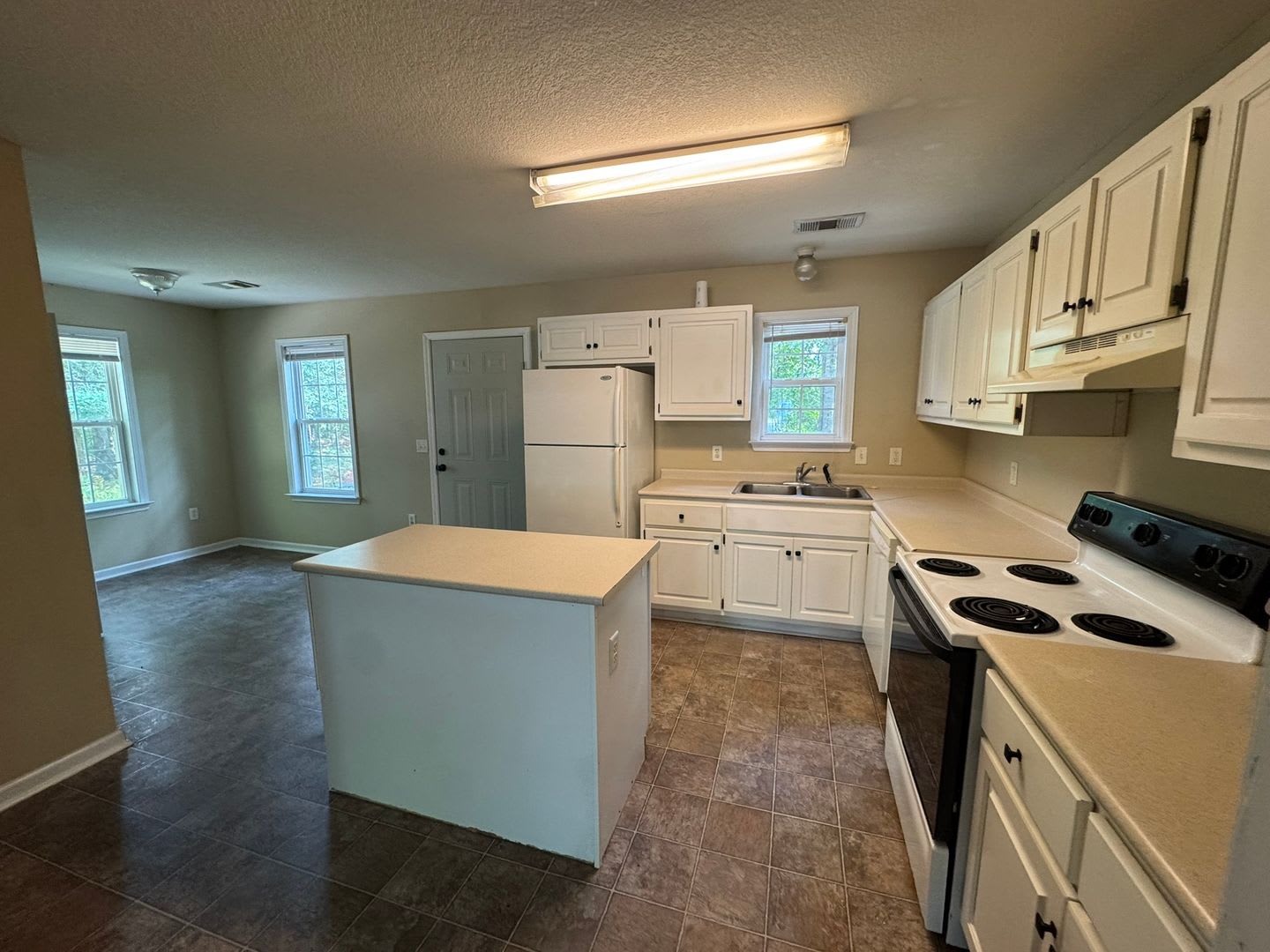 5601 Landings Pkwy. – photo 5