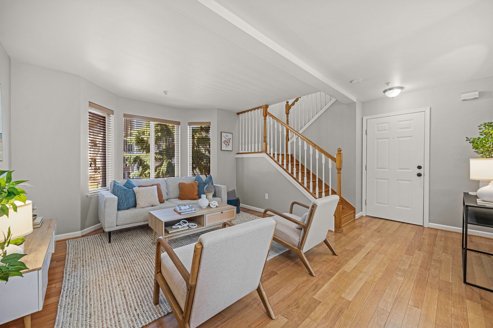 Spacious Townhome with 2 Car Garage – photo 4