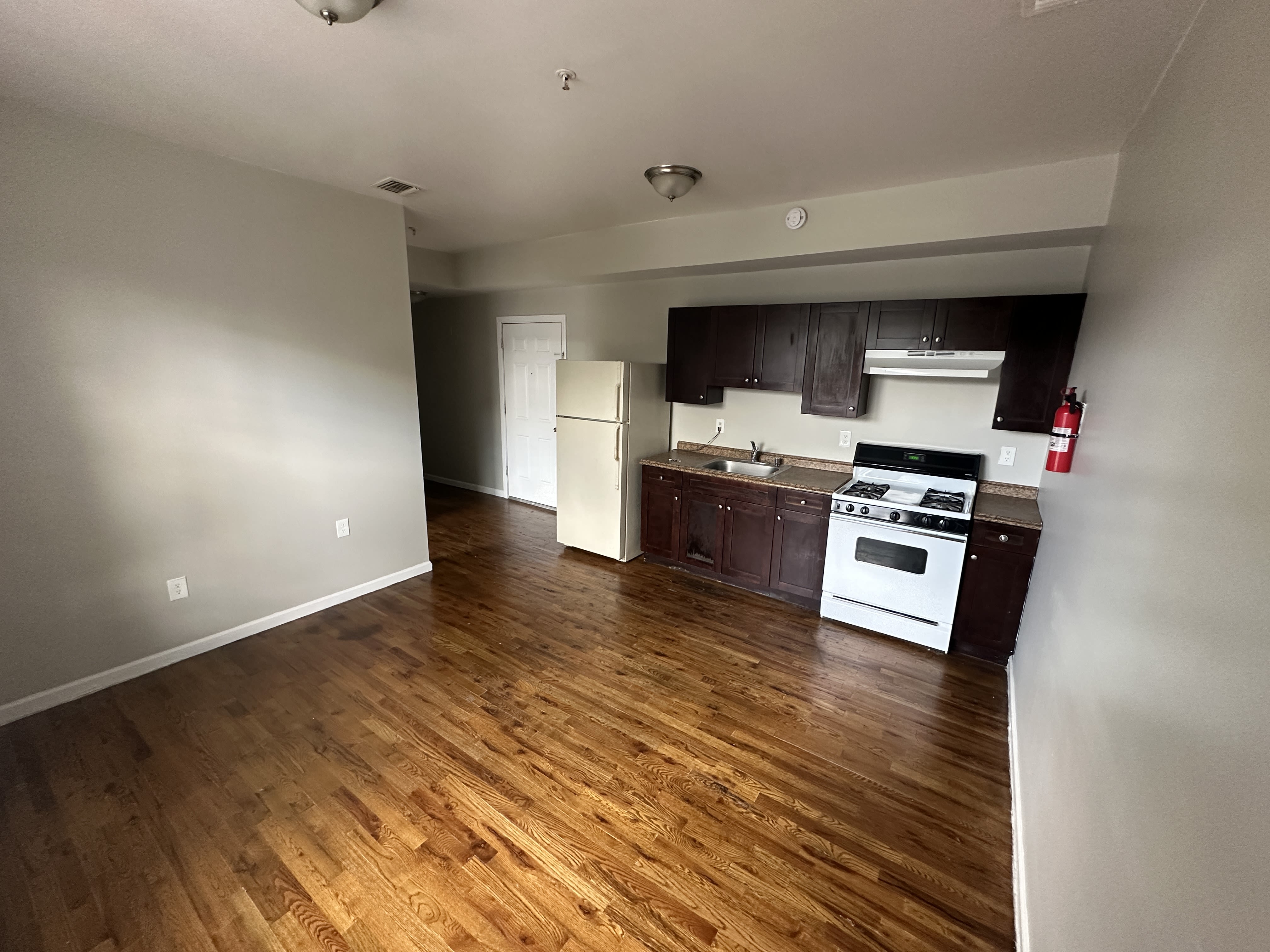 981 18th Ave – photo 3