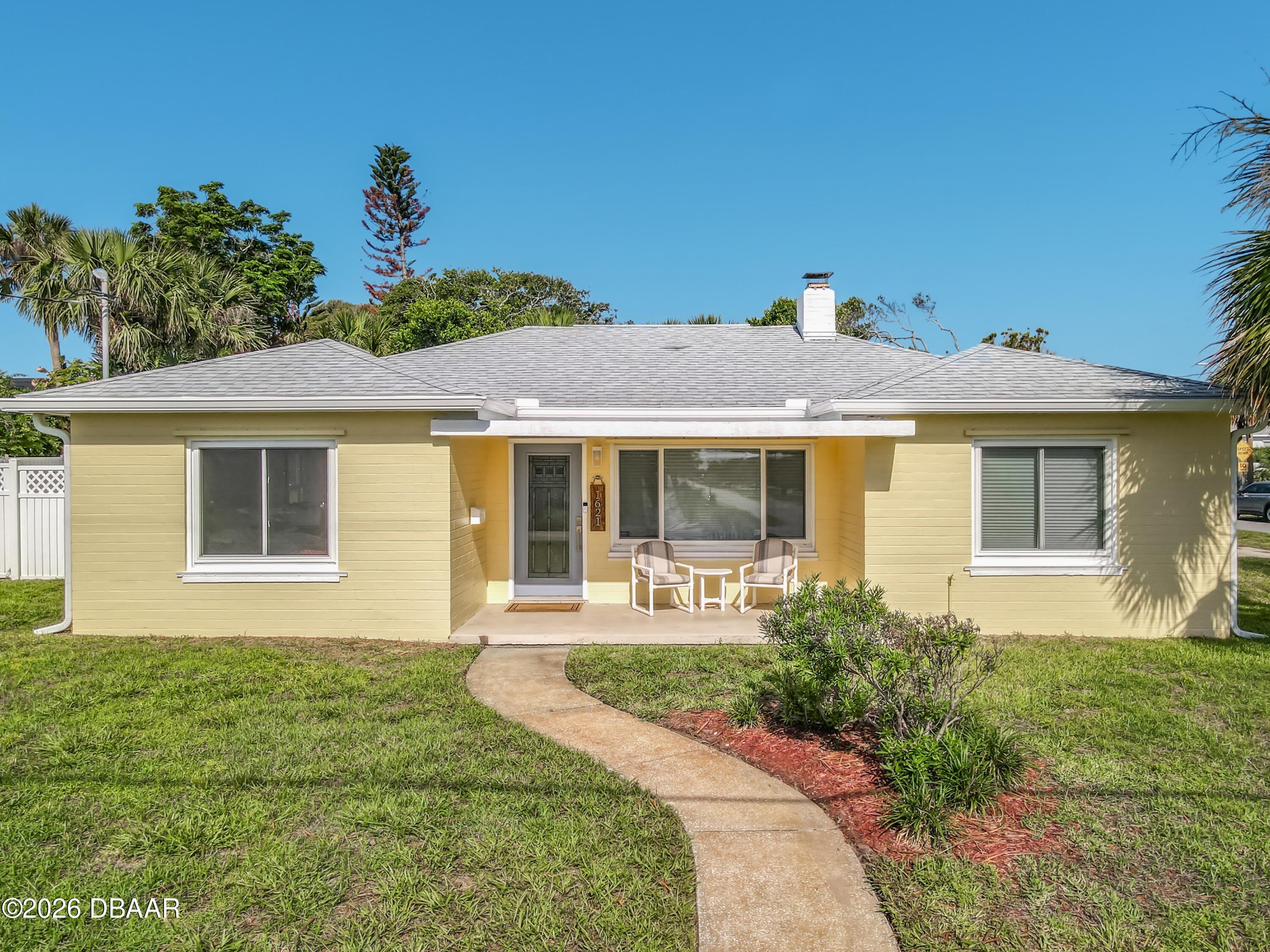 1621 N Oleander Avenue – photo 2
