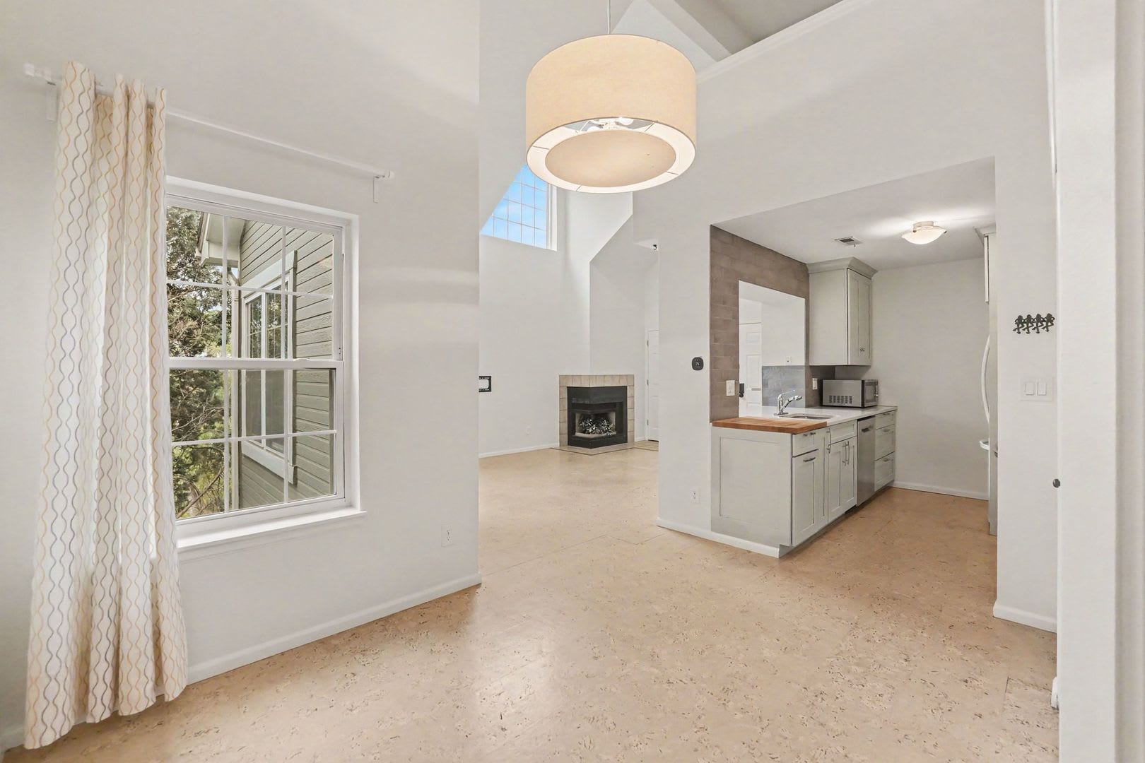 Bright Top-Floor 2 Bed, 2 Bath Condo with Loft & Vaulted Ceilings – photo 3