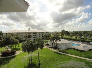 Sun-Filled Penthouse Unit – photo 3